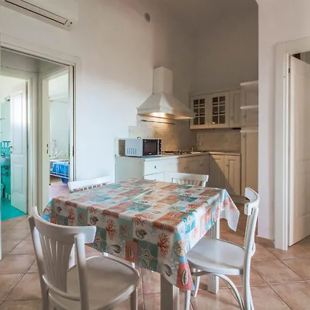 Guesthost - Lovely Flat With Terrace And Solarium アパート