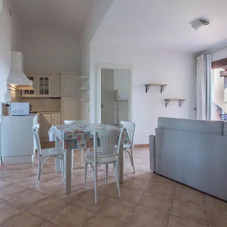 Guesthost - Lovely Flat With Terrace And Solarium アパート